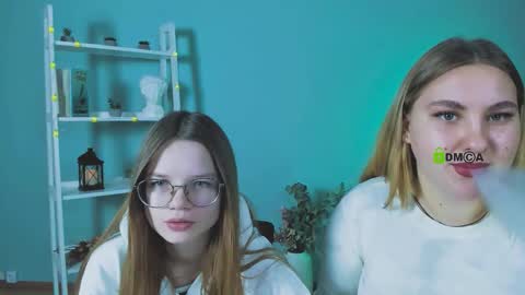 dina_bloom online show from 12/18/25, 09:26