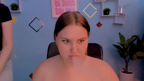 Snapshot of dina_bloom chatting on 07/20/26, 08:33 dina_bloom online show from 07/20/26, 08:33