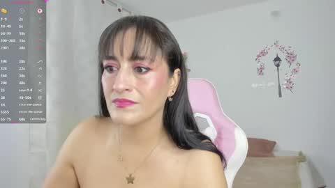 Snapshot of dina_ellis11 chatting on 05/21/26, 11:17 online show from 05/21/26, 11:17