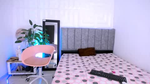 DINA online show from 09/13/25, 05:13