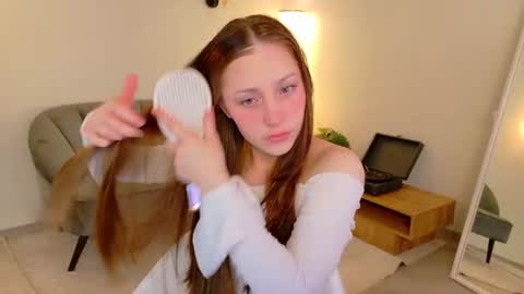 Snapshot of dina_peach chatting on 07/19/26, 05:55 Dina online show from 07/19/26, 05:55