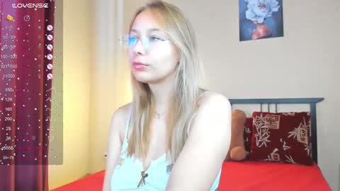 Dina online show from 09/15/25, 02:55