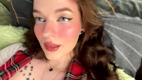 Snapshot of diora_vibe chatting on 06/05/26, 07:19 Diora Sam online show from 06/05/26, 07:19
