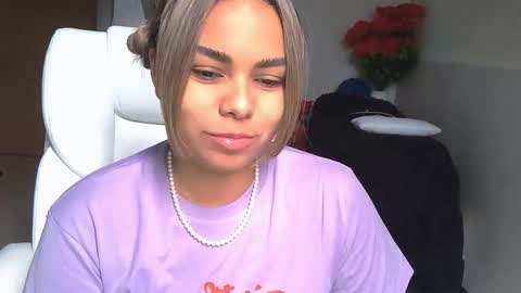 diosadeluniverso_ online show from 11/25/25, 04:40