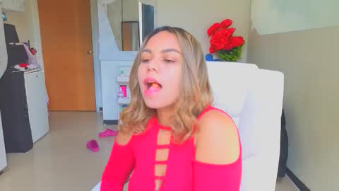 diosadeluniverso_ online show from 12/21/25, 01:51