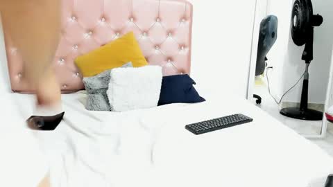 isa y romeo online show from 04/22/26, 03:46