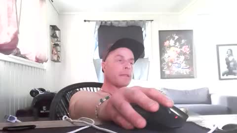 Snapshot of dirkdigglerofficial chatting on 05/29/26, 04:32 dirkdigglerofficial online show from 05/29/26, 04:32