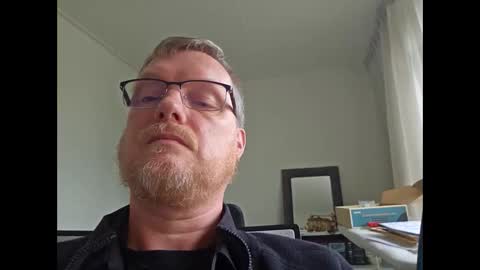 Snapshot of dirkkie1975 chatting on 02/24/26, 01:31 dirkkie1975 online show from 02/24/26, 01:31