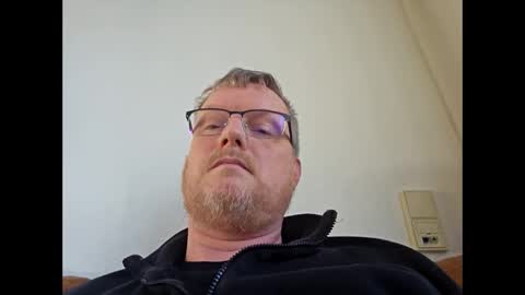 Snapshot of dirkkie1975 chatting on 02/25/26, 10:03 dirkkie1975 online show from 02/25/26, 10:03