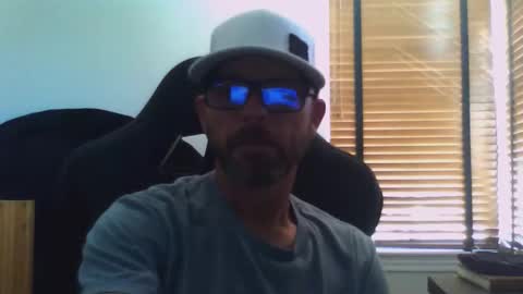 Snapshot of dirtrider15 chatting on 10/29/25, 07:37 dirtrider15 online show from 10/29/25, 07:37