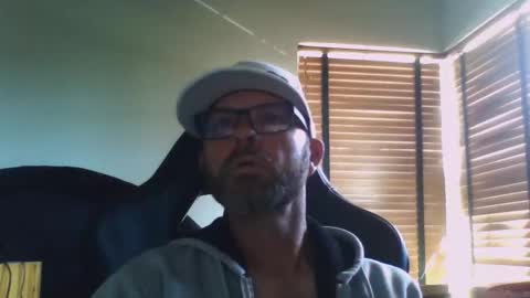 Snapshot of dirtrider15 chatting on 02/08/26, 06:33 dirtrider15 online show from 02/08/26, 06:33