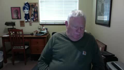 Snapshot of dirtrider195080438 chatting on 04/10/26, 08:13 dirtrider195080438 online show from 04/10/26, 08:13