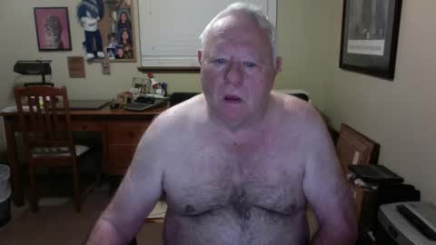 Snapshot of dirtrider195080438 chatting on 04/14/26, 01:06 dirtrider195080438 online show from 04/14/26, 01:06