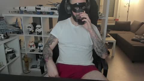 Snapshot of dirtybalws chatting on 12/07/24, 10:06 Robert online show from 12/07/24, 10:06