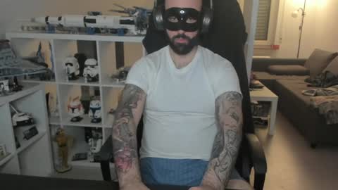 Snapshot of dirtybalws chatting on 12/08/24, 08:47 Robert online show from 12/08/24, 08:47