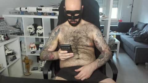 Snapshot of dirtybalws chatting on 12/21/24, 09:55 Robert online show from 12/21/24, 09:55