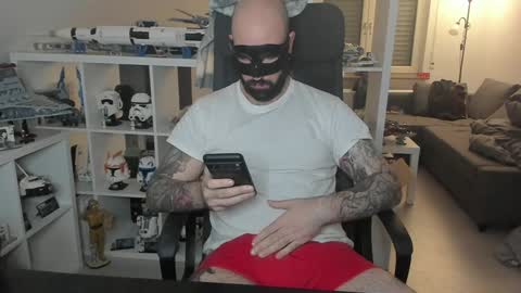 Snapshot of dirtybalws chatting on 12/22/24, 07:21 Robert online show from 12/22/24, 07:21