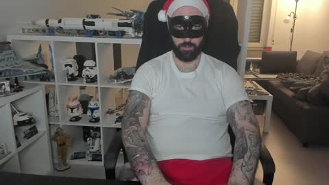 Snapshot of dirtybalws chatting on 12/25/24, 02:35 Robert online show from 12/25/24, 02:35