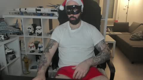 Snapshot of dirtybalws chatting on 12/25/24, 07:56 Robert online show from 12/25/24, 07:56