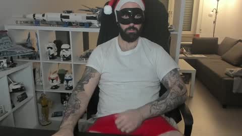 Snapshot of dirtybalws chatting on 12/25/24, 11:42 Robert online show from 12/25/24, 11:42