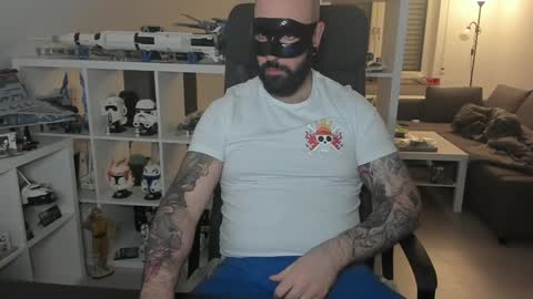 Snapshot of dirtybalws chatting on 01/12/25, 10:12 Robert online show from 01/12/25, 10:12