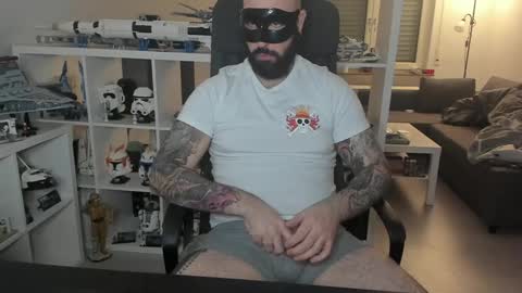 Snapshot of dirtybalws chatting on 01/13/25, 03:34 Robert online show from 01/13/25, 03:34