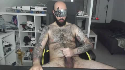 Snapshot of dirtybalws chatting on 10/22/25, 05:02 Robert online show from 10/22/25, 05:02