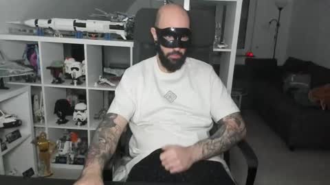 Snapshot of dirtybalws chatting on 11/06/25, 04:41 Robert online show from 11/06/25, 04:41