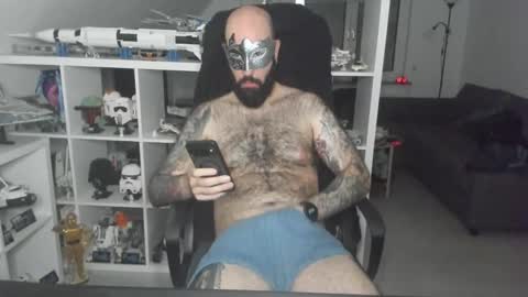 Snapshot of dirtybalws chatting on 01/13/26, 05:18 Robert online show from 01/13/26, 05:18