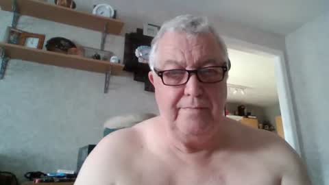 Snapshot of dirtyoldscot1960 chatting on 06/15/26, 11:01 Fergus online show from 06/15/26, 11:01