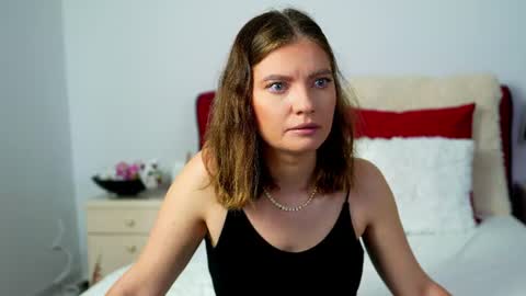 Snapshot of dirtystudentgirl chatting on 06/09/26, 04:02 Chloe online show from 06/09/26, 04:02