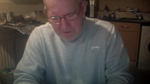 Snapshot of discovery63 chatting on 12/14/24, 06:09 discovery63 online show from 12/14/24, 06:09