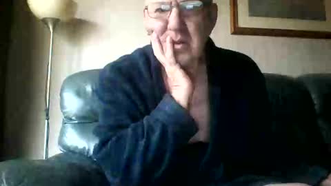 Snapshot of discovery63 chatting on 12/15/24, 09:56 discovery63 online show from 12/15/24, 09:56