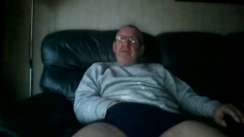 Snapshot of discovery63 chatting on 12/17/24, 03:28 discovery63 online show from 12/17/24, 03:28