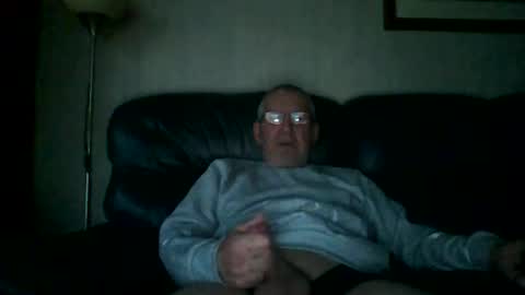 Snapshot of discovery63 chatting on 12/23/24, 03:44 discovery63 online show from 12/23/24, 03:44