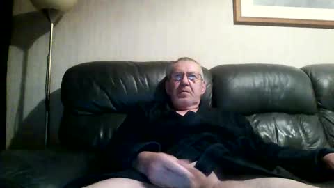 Snapshot of discovery63 chatting on 01/01/25, 10:24 discovery63 online show from 01/01/25, 10:24