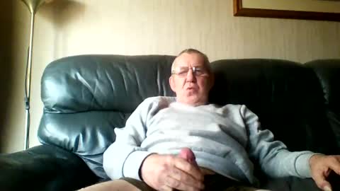 Snapshot of discovery63 chatting on 01/04/25, 01:31 discovery63 online show from 01/04/25, 01:31