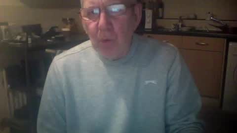 Snapshot of discovery63 chatting on 02/12/25, 10:37 discovery63 online show from 02/12/25, 10:37