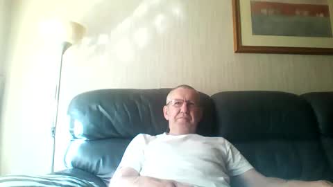 Snapshot of discovery63 chatting on 09/09/25, 10:15 discovery63 online show from 09/09/25, 10:15