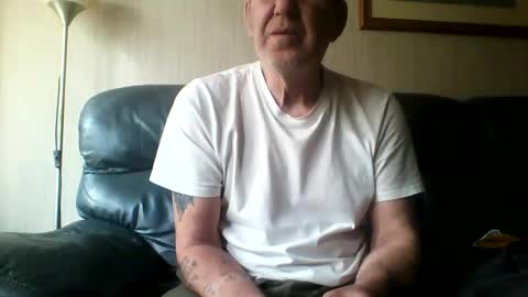 Snapshot of discovery63 chatting on 10/04/25, 10:46 discovery63 online show from 10/04/25, 10:46