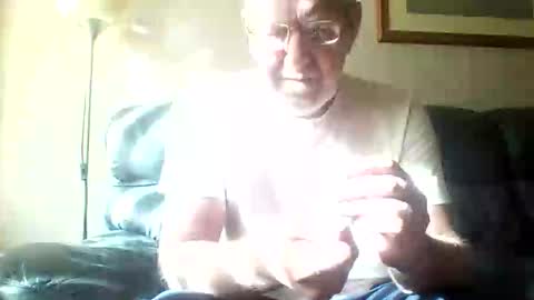 Snapshot of discovery63 chatting on 10/05/25, 10:46 discovery63 online show from 10/05/25, 10:46