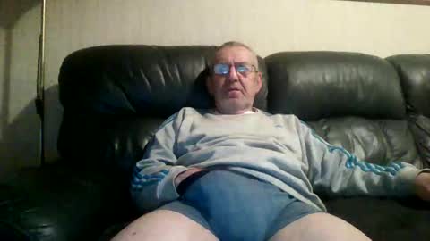 Snapshot of discovery63 chatting on 11/03/25, 06:42 discovery63 online show from 11/03/25, 06:42