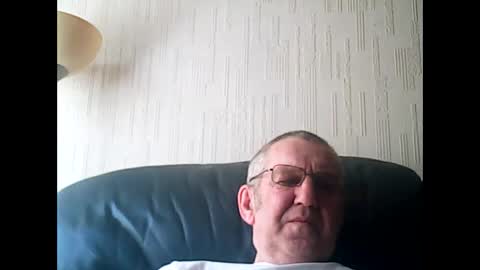 Snapshot of discovery63 chatting on 06/05/26, 12:22 discovery63 online show from 06/05/26, 12:22