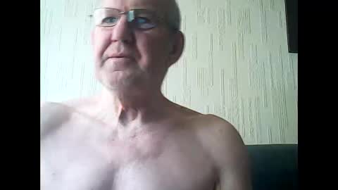 Snapshot of discovery63 chatting on 06/07/26, 09:35 discovery63 online show from 06/07/26, 09:35