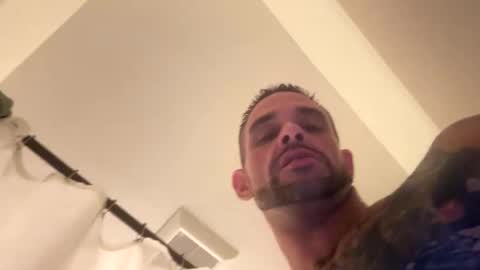 Snapshot of discreetdaddy333 chatting on 09/24/25, 04:16 discreetdaddy333 online show from 09/24/25, 04:16