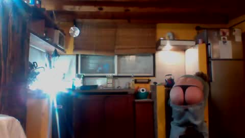 Snapshot of discretopasivo chatting on 08/08/26, 12:35 discretopasivo online show from 08/08/26, 12:35