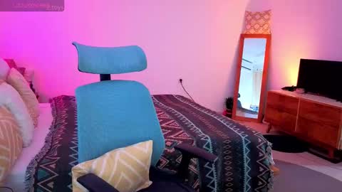 JASMINE online show from 11/08/25, 04:01