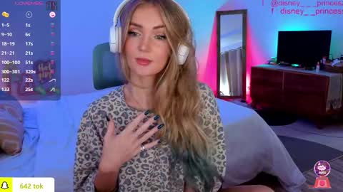 Snapshot of disney__princess chatting on 05/09/26, 06:51 JASMINE online show from 05/09/26, 06:51