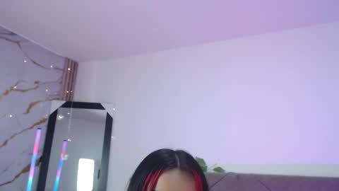 disyamil_pineda online show from 05/20/26, 03:02