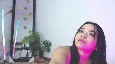 disyamil_pineda online show from 06/10/26, 02:56